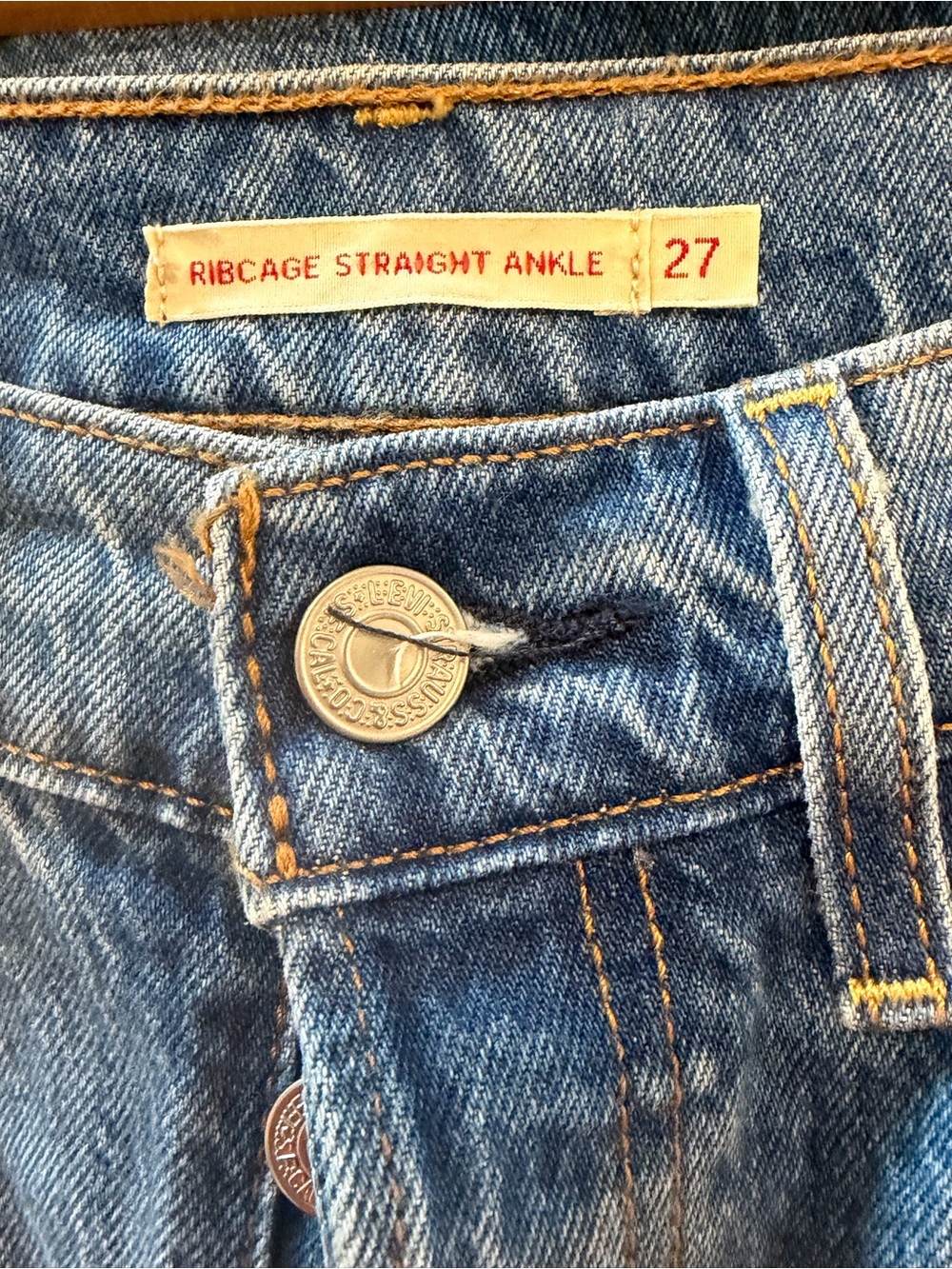 Levi's Ribcage Straight Ankle Jeans - Picture 2 of 4